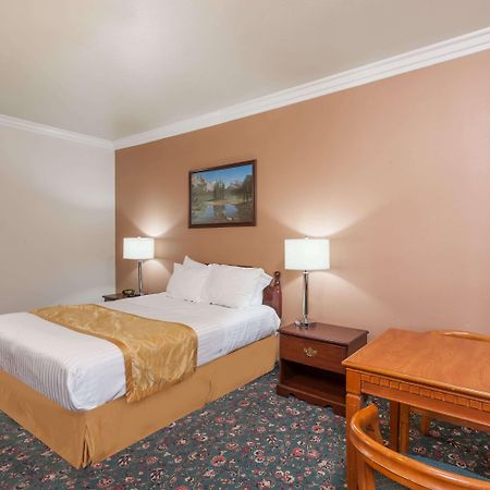 Days Inn & Suites By Wyndham South Gate Eksteriør bilde
